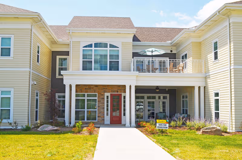 Front exterior of Emerald Trace on Turkeyfoot senior living building.