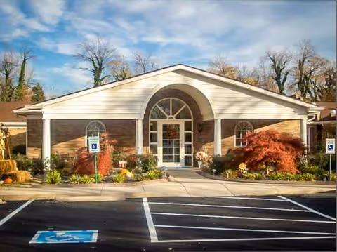 Front view of Signature HealthCARE of East Louisville building with entrance and parking.